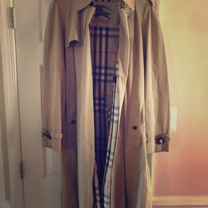 Men’s Classic Burberry Trench Coat UK 54, US L/XL